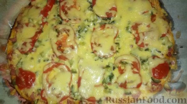 Пицца по-итальянски (с колбасой и маринованными огурцами)