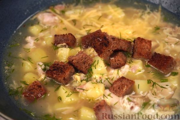 Чесночный суп с курицей и яичной паутинкой