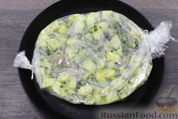 Молодой картофель, запечённый с курицей (в рукаве)