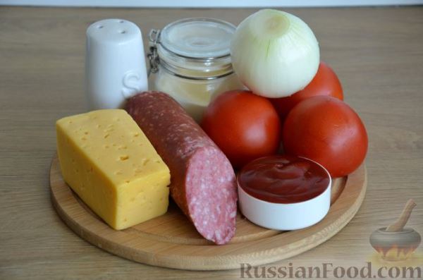 Пицца с колбасой, луком, помидорами и сыром