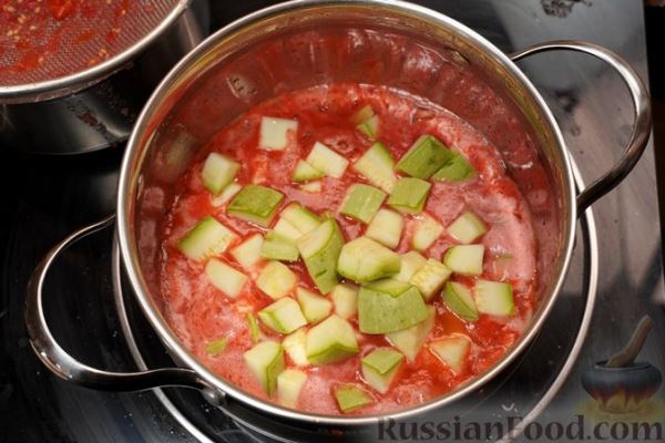 Овощной суп-пюре с кабачками и сосисками