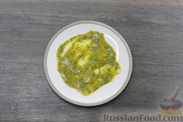 Солёная скумбрия с укропом, свёклой и горчичным соусом