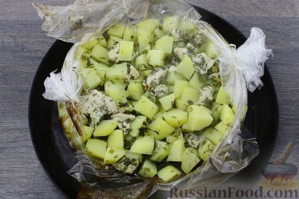 Молодой картофель, запечённый с курицей (в рукаве)