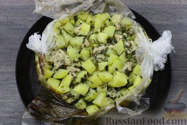 Молодой картофель, запечённый с курицей (в рукаве)